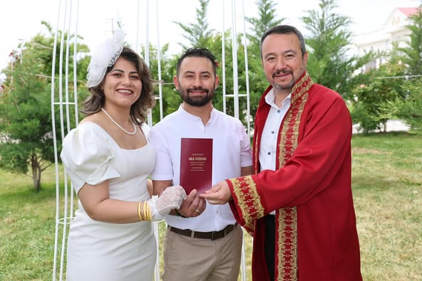 Sandıklı Belediye Başkanı Öztaş, Uğurlu Ailesinin Nikah Törenine Katıldı