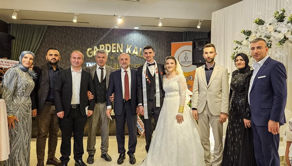 AK Parti Afyon İl Başkanı Şahin, Genç Çiftin Düğün Törenine Katıldı