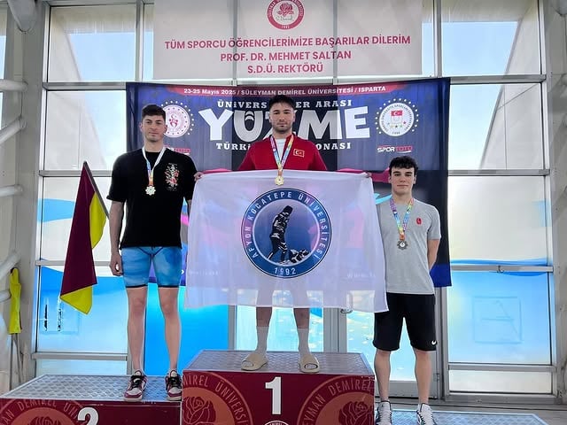 Afyon Kocatepe Üniversitesi SBF Öğrencisi Kirez Yüzmede Çifte Şampiyonluk Elde Etti