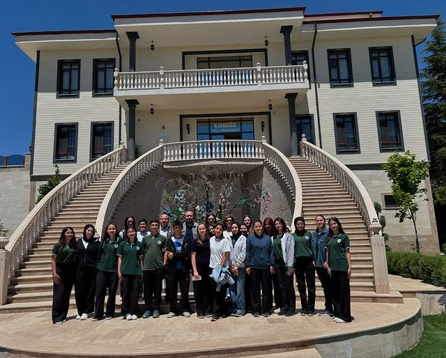 Bolvadin Belediyesi, TÜBİTAK Bilim Fuarı Öğrencilerine Yemek İkram Etti