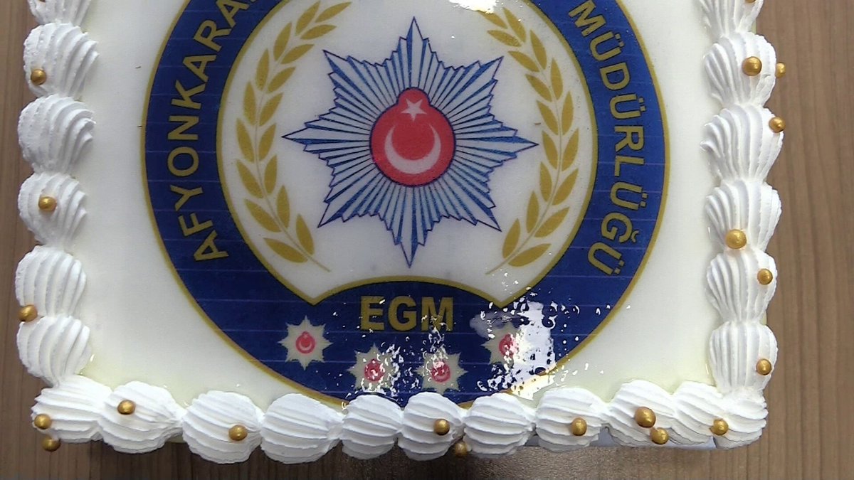 İl Emniyet Müdürü Erol, Personelinin Sürpriz Kutlamasıyla Doğum Günü Kutladı