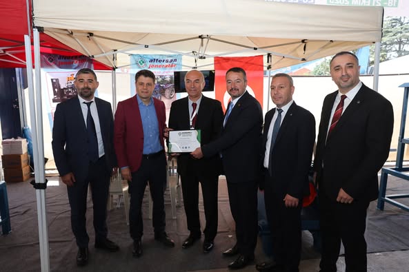 Sandıklı'da İlk Tarım Fuarı Yoğun İlgiyle Devam Ediyor: Katkıda Bulunan Firmalara Teşekkür Belgeleri Takdim Edildi