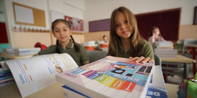 MEB’den Öğretmen Hikayeleri Projesi: Milli Eğitim Bakanı Tekin’den Okul Kitaplarında Yer Alma Müjdesi
