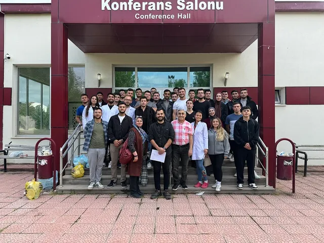 Afyon Kocatepe Üniversitesi Öğrencileri Sığırlarda Ayak Bakımı Kursunu Tamamladı