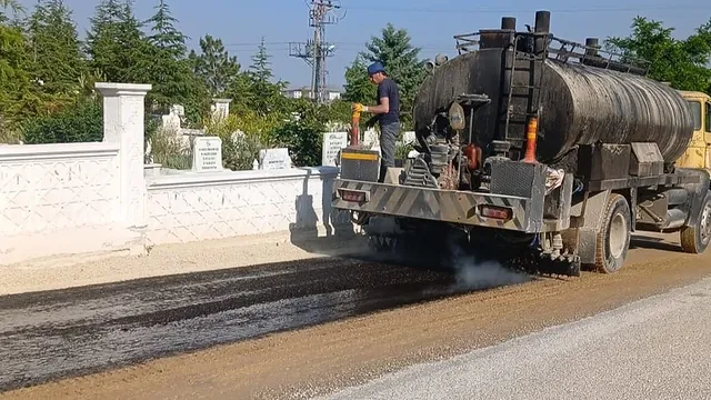 Bolvadin Asri Mezarlığı'nda Yol Çalışmaları Devam Ediyor