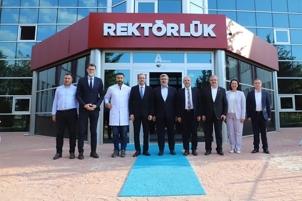 AK Parti Afyonkarahisar İl Başkanı ve Milletvekilleri AFSÜ'de İş Birliği Görüşmeleri Gerçekleştirdi
