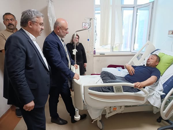 Milletvekili Yurdunuseven, Hastanede Muhtar Akkaş'ı Ziyaret Etti
