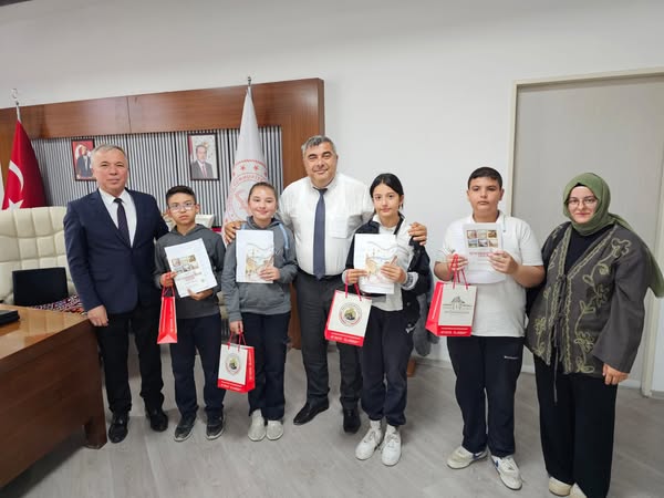 Afyonkarahisar Öğrencileri Şehrin Tanıtımına Dergiyle Katkı Sağladı