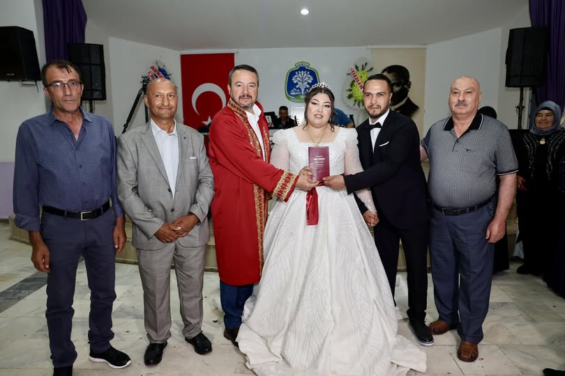 Sandıklı Belediye Başkanı Öztaş, Eğilmez ve Taçpınar Ailelerinin Nikâh Merasimine Katıldı