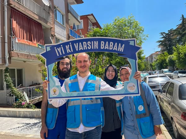 Afyonkarahisar'da AK Parti'den Babalar Günü Kutlaması ve LGS Heyecanı Bir Arada