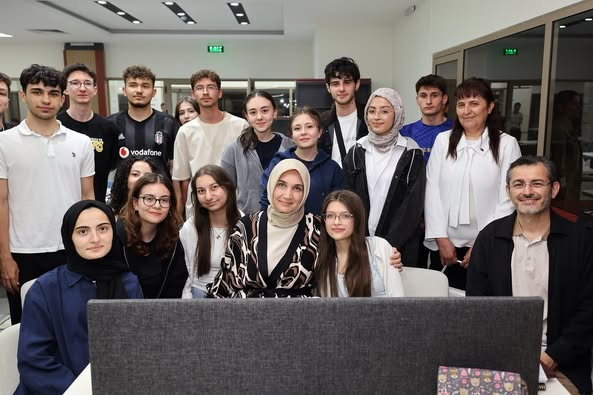 Afyonkarahisar Valisi, Öğrencilere Moral Verdi