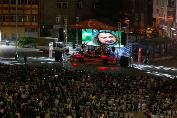 Babalar Günü Volkan Konak Konseriyle Kutlandı