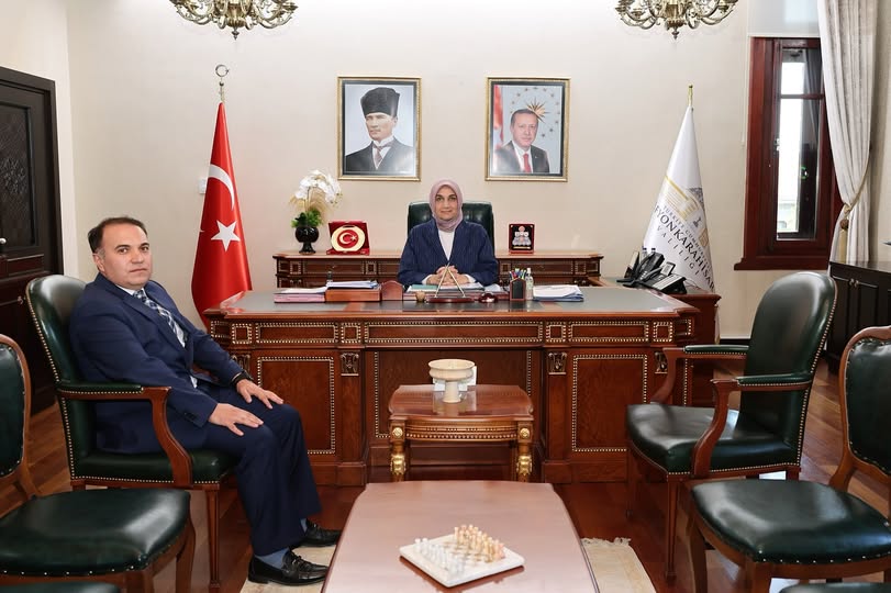 Afyonkarahisar Valisi, Dinar Kaymakamı Kemal Duru'yu Uğurladı
