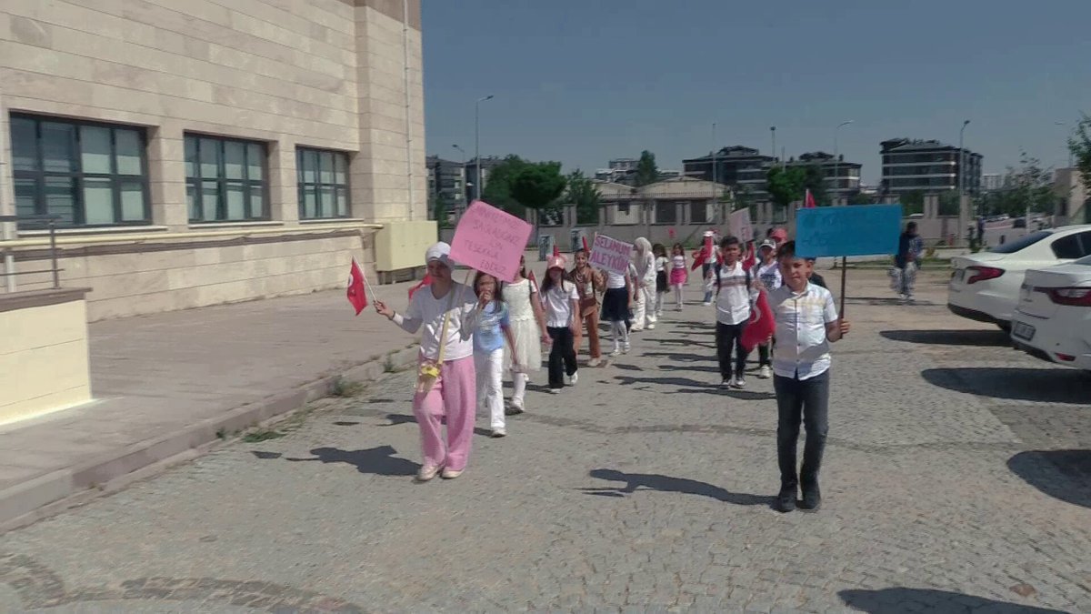Hisarbank 100 Yıl İlkokul Öğrencilerinden Emniyet Müdürü’ne Duygusal Ziyaret