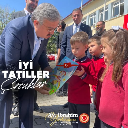 Okul Öncesinden Liseye Kadar Öğrenciler Karnelerini Aldı: Tatil Mesajı