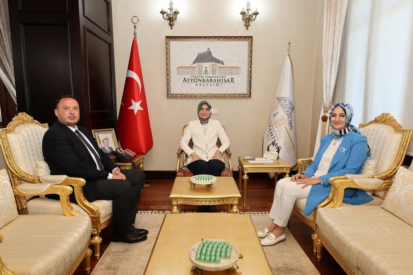 Afyonkarahisar Valisi Yiğitbaşı, Bakan Müşaviri Çakmak'ı Kabul Etti