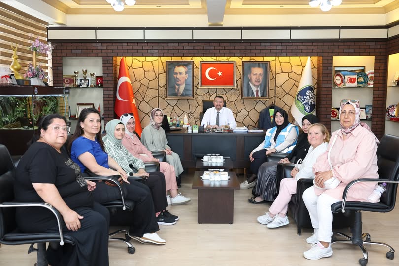 Sandıklı Belediye Başkanı Öztaş, AK Parti Kadın Kolları Ziyaretçilerini Ağırladı