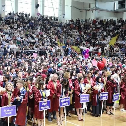 AFSÜ’de 1000 Öğrenci Mezun Oldu