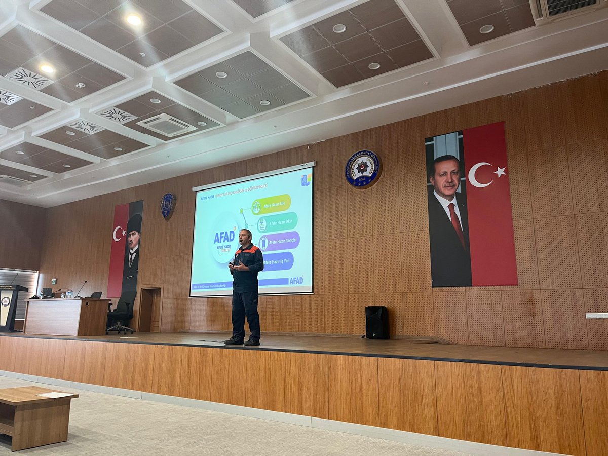 Afyonkarahisar'da Emniyet Personeline Afet ve Yangın Eğitimi Verildi