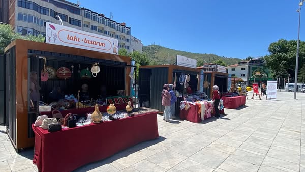 Afyonkarahisar'da El Emeği Göz Nuru Ürünler Zafer Meydanı'nda Sergileniyor