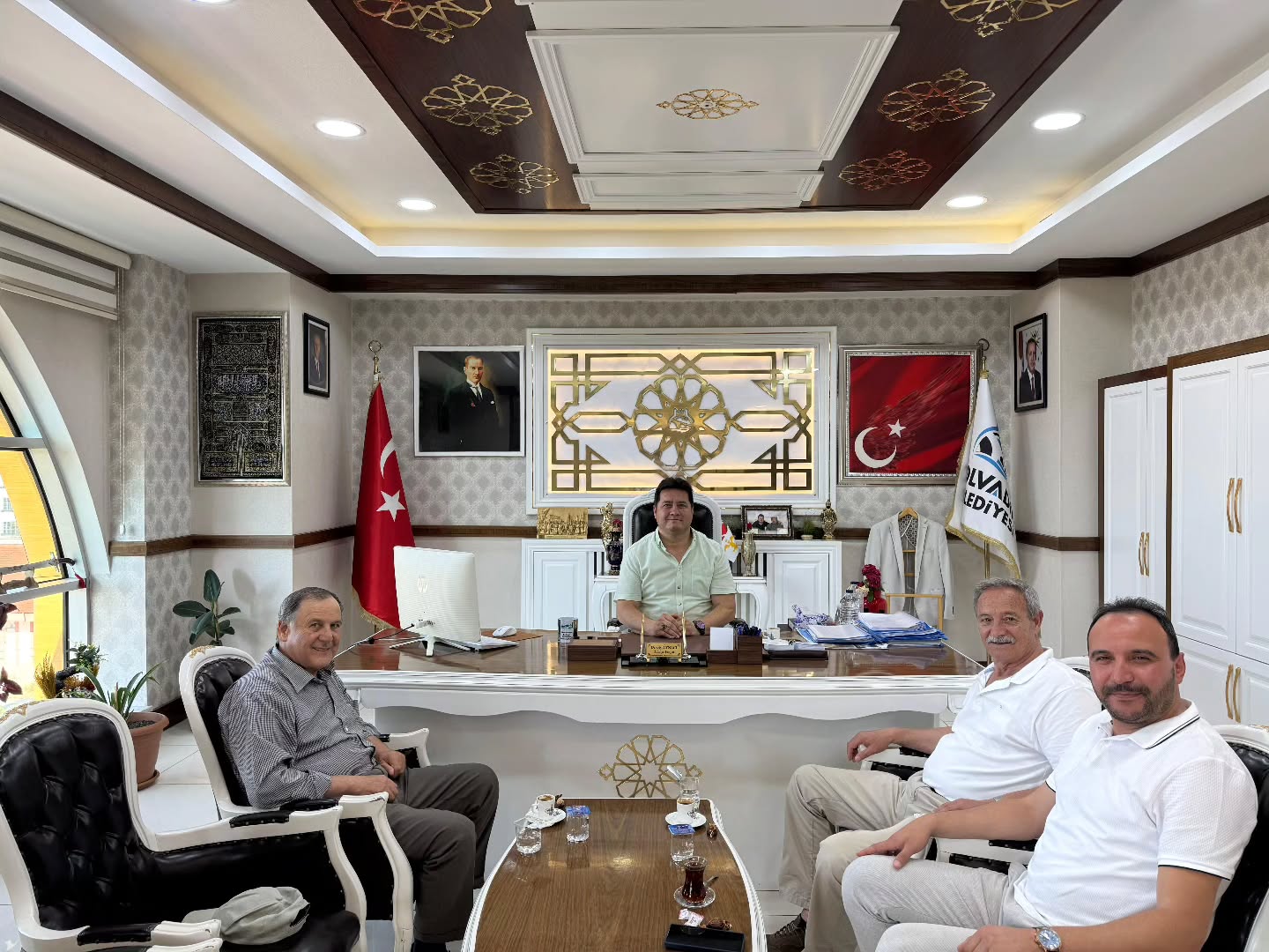 Bolvadin Belediye Başkanı Aynacı'yı Emekli Öğretmen Ziyareti