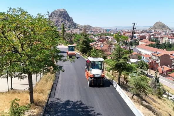 Zafer Mahallesi'nde Asfalt ve Bariyer Çalışmaları Tamamlandı