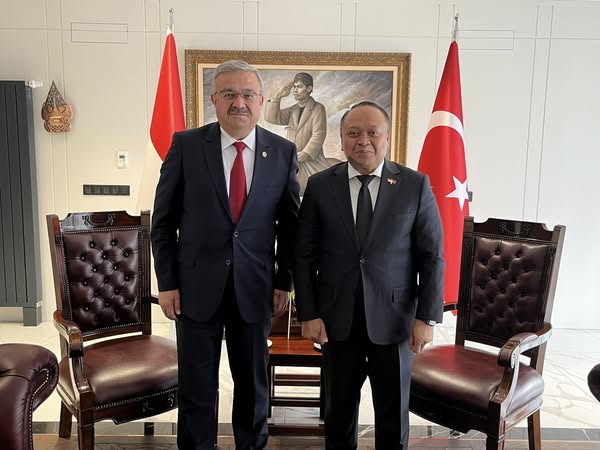AK Parti Milletvekili Yurdunuseven, Endonezya Büyükelçisi Purnama ile Görüşme Gerçekleştirdi