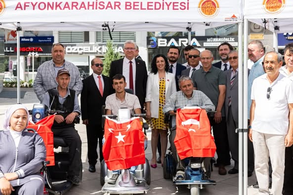Afyonkarahisar'da Engelli Vatandaşlara 80 Akülü Sandalye Desteği