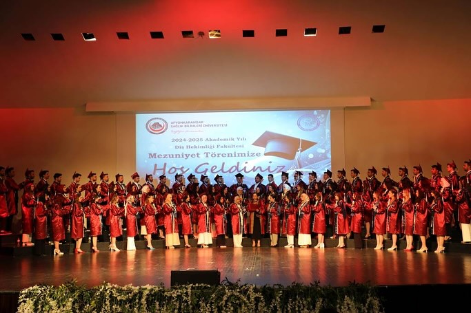Afyonkarahisar Sağlık Bilimleri Üniversitesi Diş Hekimliği Fakültesi Mezuniyet Töreni Düzenlendi