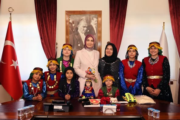 Afyonkarahisar Valisi Yiğitbaşı, Tatarlı Heyetini Ağırladı