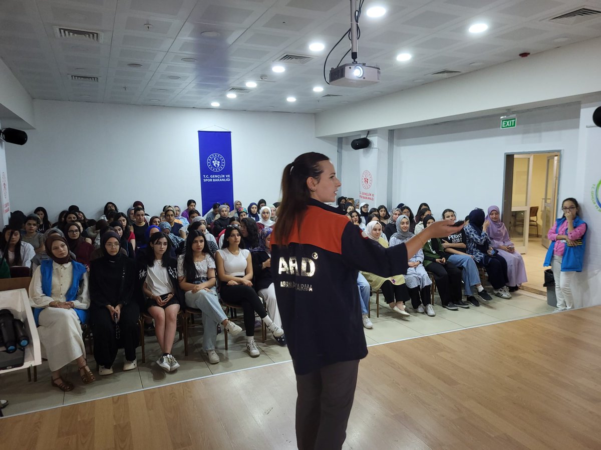 Afyonkarahisar'da Gençlere Afet Farkındalık Eğitimi Verildi