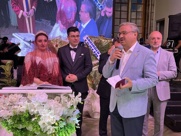 Afyonkarahisar'da Evlilik Sevinci: Sultan ve Buğrahan Yurdunuseven Nikah Düğününde Bir Araya Geldi