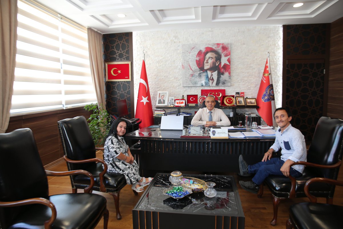 Ercan Kubaş Sanat Tiyatrosu Sahibi ve Yönetmeni Erol’u Ziyaret Etti