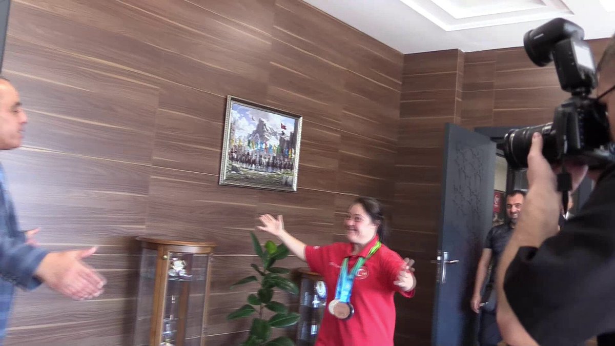 Down Sendromlu Milli Sporcu Münevvere Yılmaz Avrupa Şampiyonası'nda Gümüş Madalya Kazandı