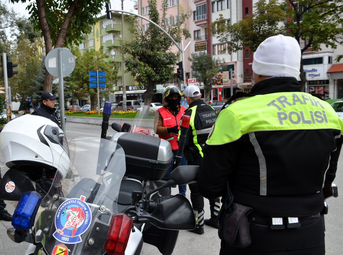 Bolvadin'de Motosiklet Denetimleri Yapıldı: Teknik Değişiklikler Tespit Edildi