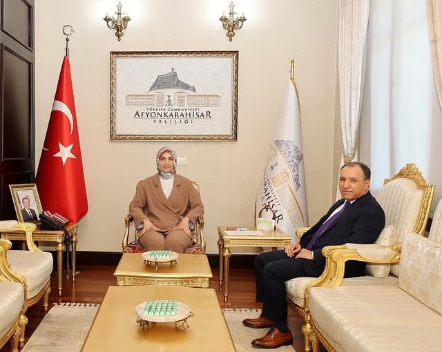 Afyonkarahisar Valisi Yiğitbaşı, Rektör Karakaş'ı Makamında Ağırladı