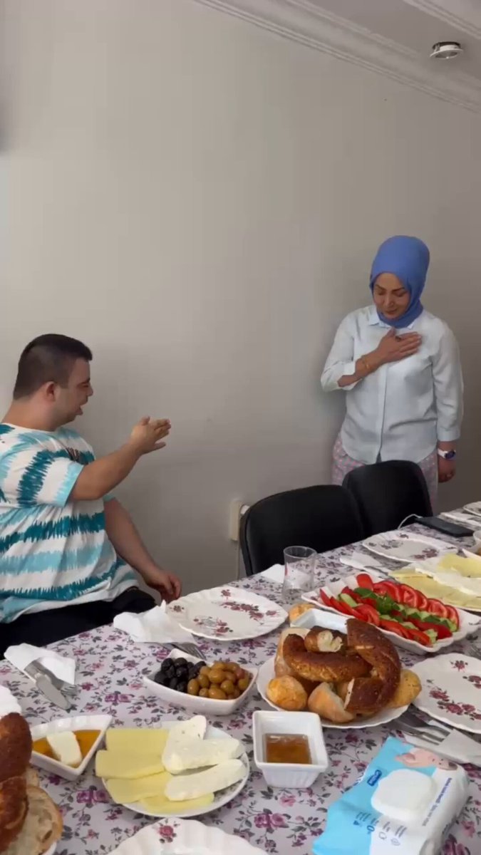 Afyon'da Özel Çocuklarla Kahvaltıda Buluşma