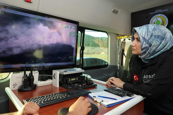 Afyonkarahisar'da Seyitgazi Orman Yangınına Karşı Alarmda: Köyler Tahliye Edildi