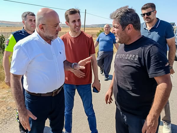 Afyonkarahisar'da Trafik Kazası: AK Parti İl Başkanı Şahin Yaralı Gazeteciye Destek Oldu