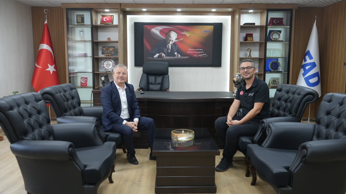 Afyonkarahisar AFAD'a Ziyaret: Milletvekili Koçak'tan İl Müdürü Altındal'a Hayırlı Olsun