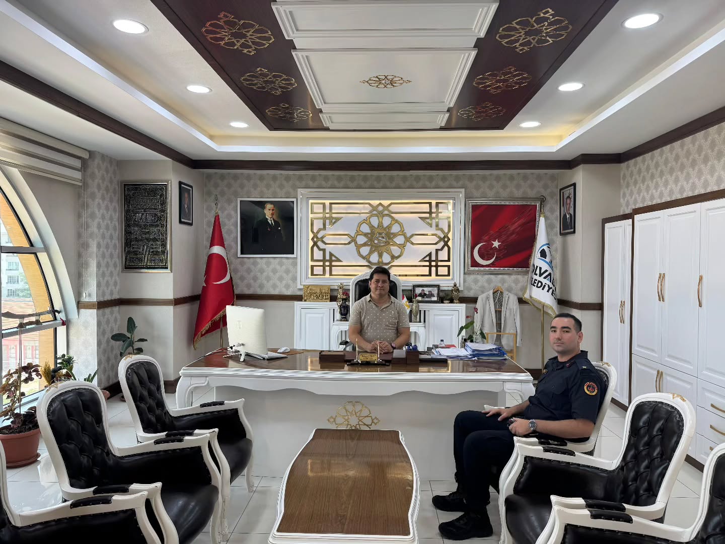 Bolvadin'e Atanan Yeni İlçe Jandarma Komutanı Belediye Başkanı Aynacı'yı Ziyaret Etti