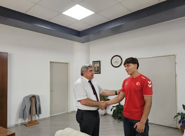 Afyonkarahisar'dan Kırkpınar Şampiyonu: Selahattin Can İl Milli Eğitim Müdürü'nü Ziyaret Etti