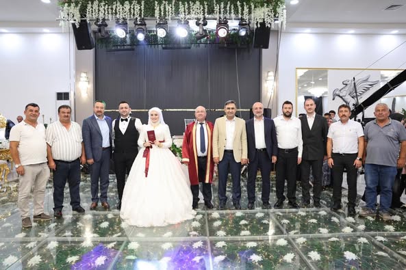 Sandıklı Belediye Başkanı Öztaş, Düğün Merasimlerinde Genç Çiftlere Mutluluk Dileklerini İletti