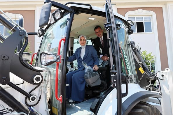 Afyonkarahisar'da Yeni Araçlar Hizmete Girerek Köylere Umut Veriyor