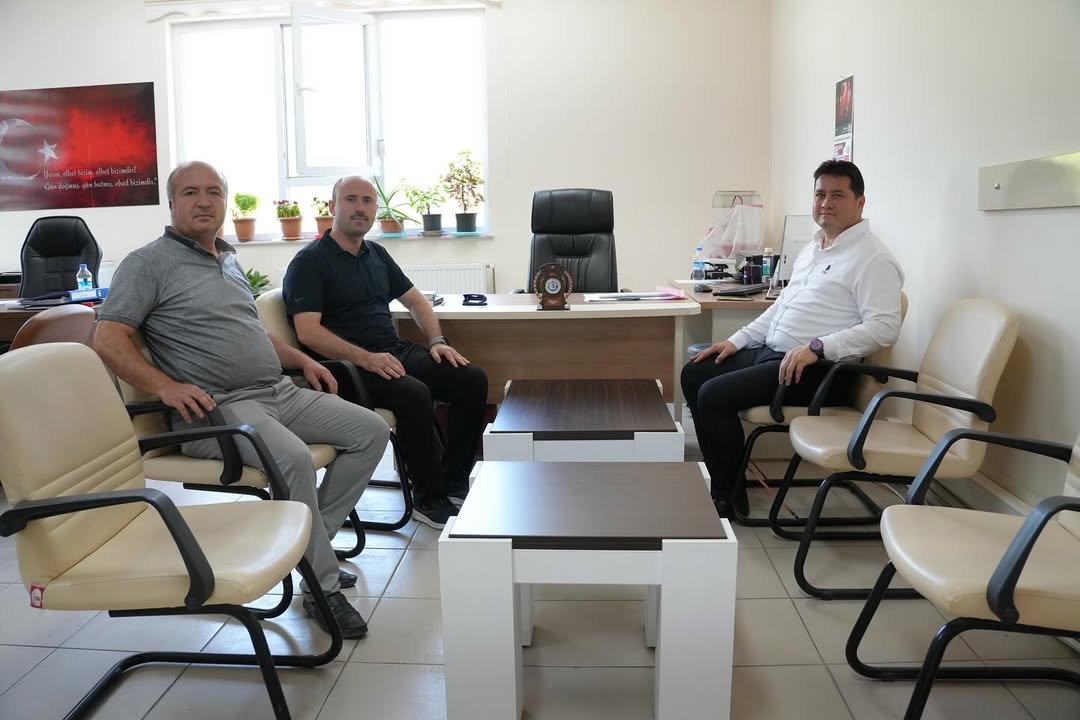 Bolvadin Belediye Başkanı Aynacı, Yeni Fen Lisesi Müdür Yardımcısını Ziyaret Etti