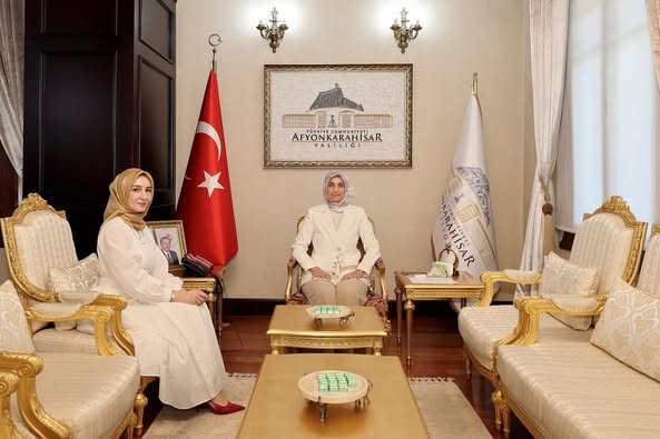 Türkiye Yüzyılı Maarif Modeli Eğitici Eğitimleri: Afyonkarahisar Valisi, Yazar Öğretmen Ayşe Aydoğdu ile Bir Araya Geldi