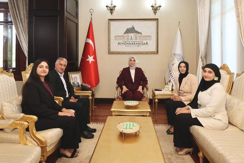 Afyonkarahisar Valisi, Fransa'da Yaşayan Türk Vatandaşlarını Makamında Ağırladı