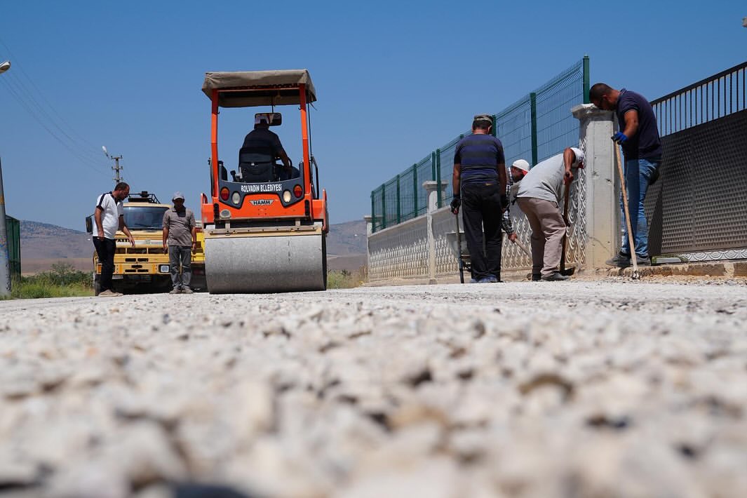 Bolvadin'de Asfalt Çalışmaları Hız Kesmeden Sürüyor