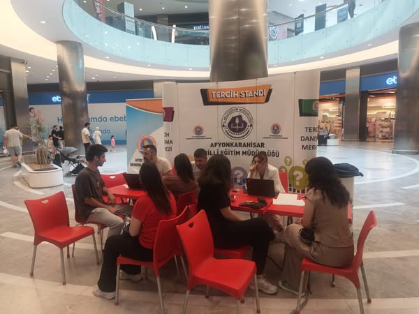 2025 YKS Tercih Dönemi Son: Afyonkarahisar'da Öğrenciler Yanında