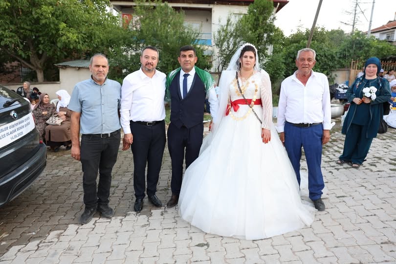 Sandıklı Belediye Başkanı Öztaş, Genç Çiftin Düğün Merasimine Katıldı